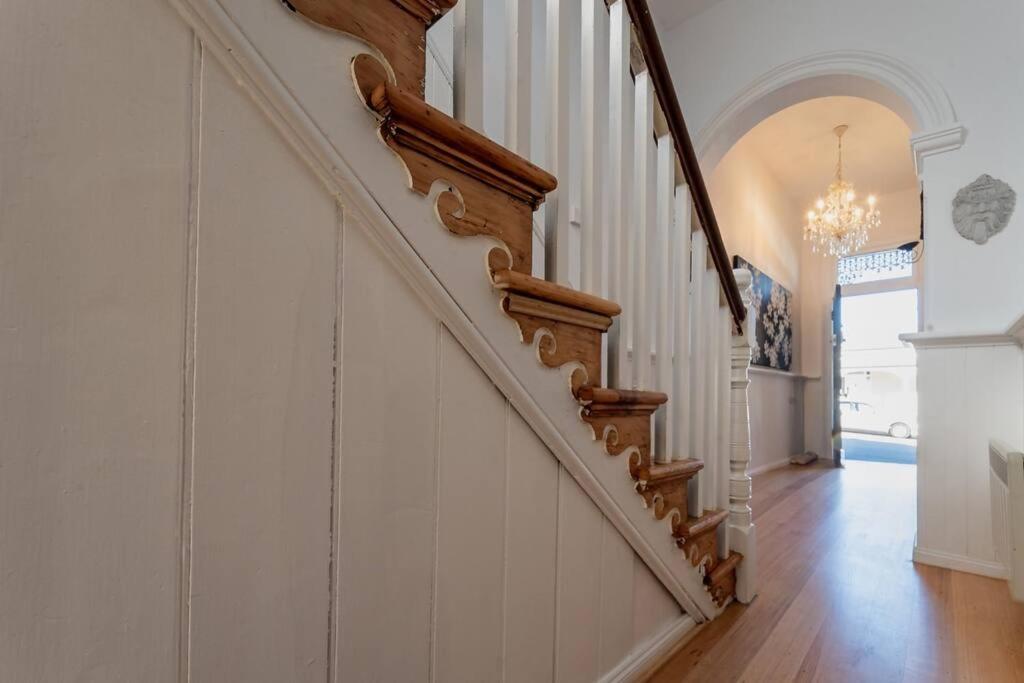 Historic Beauty In The Cbd! Parking And Wifi Apartamento Launceston Exterior foto